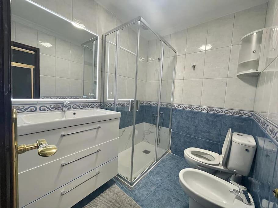 Affordable Holiday Accommodation For Large Families And Groups At Las Canteras Beach With 3 Bedrooms And Free Parking ラスパルマス・デ・グランカナリア エクステリア 写真
