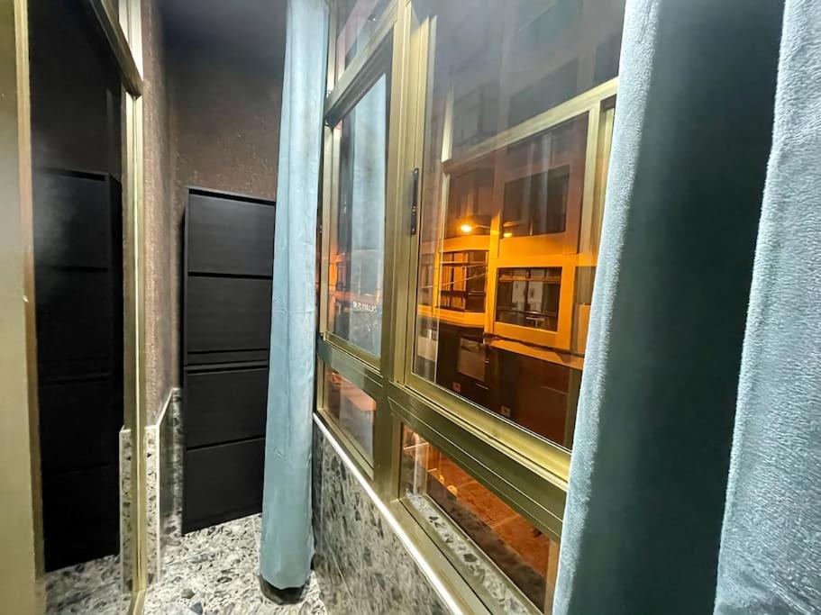 Affordable Holiday Accommodation For Large Families And Groups At Las Canteras Beach With 3 Bedrooms And Free Parking ラスパルマス・デ・グランカナリア エクステリア 写真