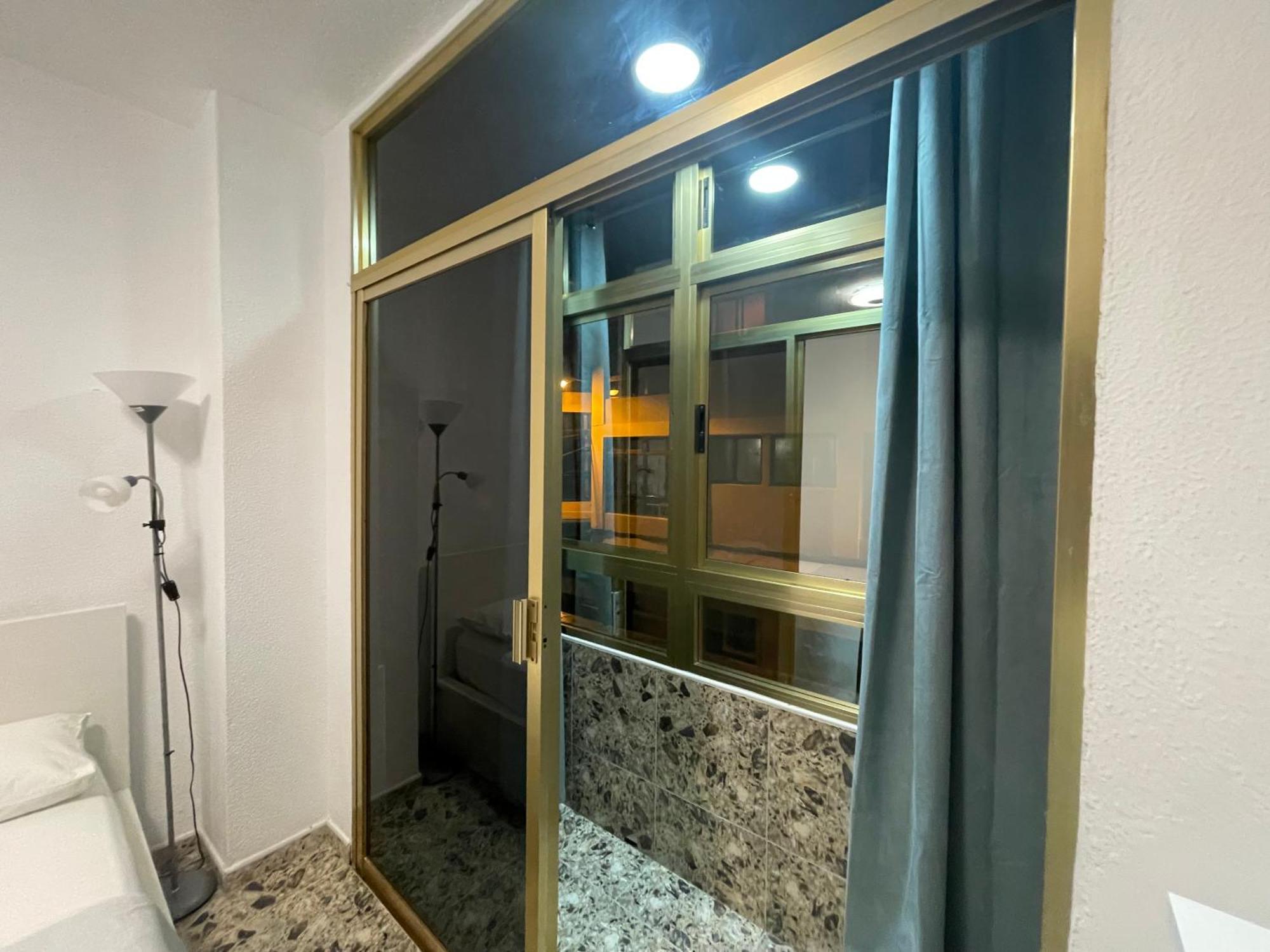 Affordable Holiday Accommodation For Large Families And Groups At Las Canteras Beach With 3 Bedrooms And Free Parking ラスパルマス・デ・グランカナリア エクステリア 写真