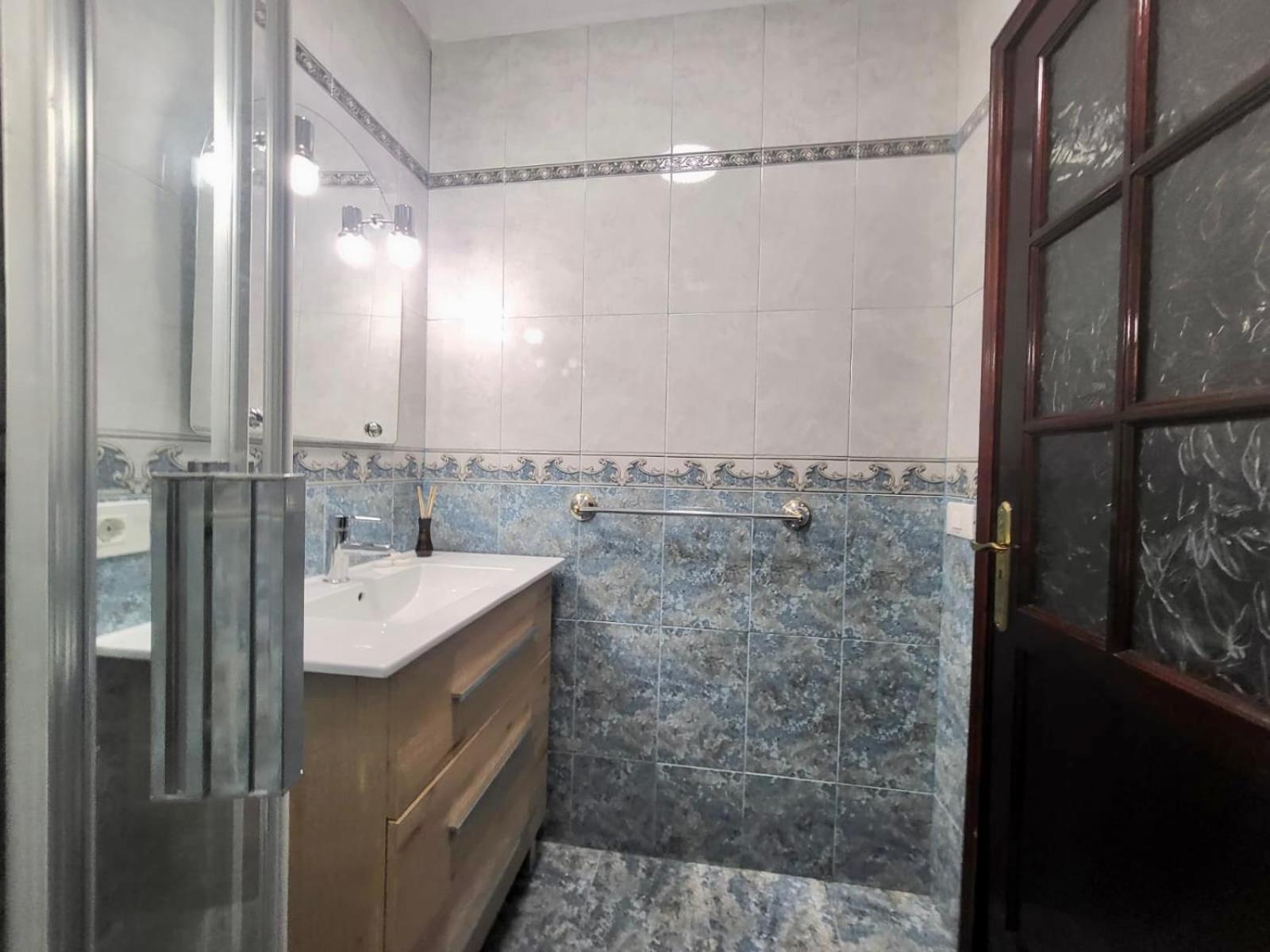 Affordable Holiday Accommodation For Large Families And Groups At Las Canteras Beach With 3 Bedrooms And Free Parking ラスパルマス・デ・グランカナリア エクステリア 写真