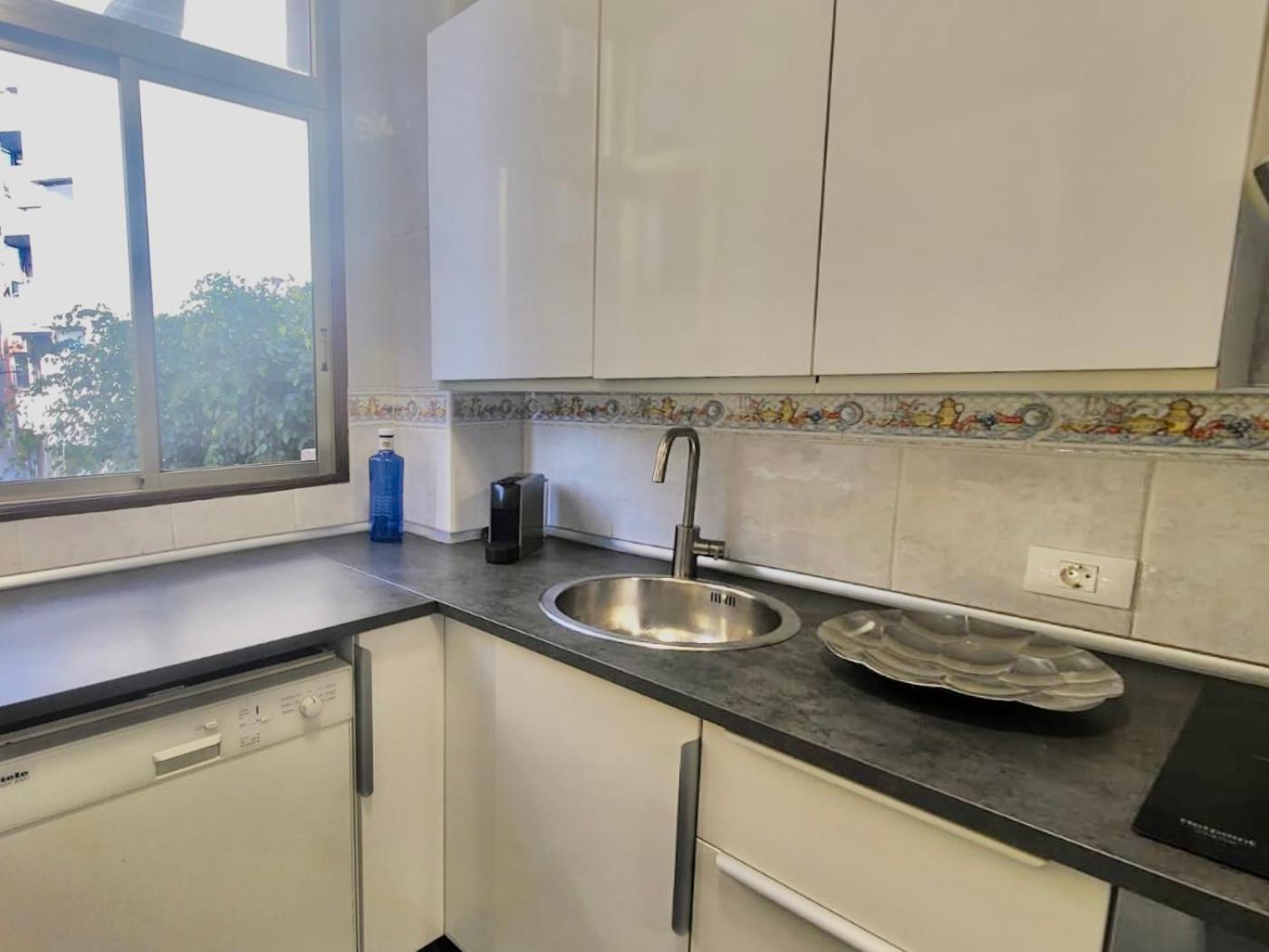 Affordable Holiday Accommodation For Large Families And Groups At Las Canteras Beach With 3 Bedrooms And Free Parking ラスパルマス・デ・グランカナリア エクステリア 写真