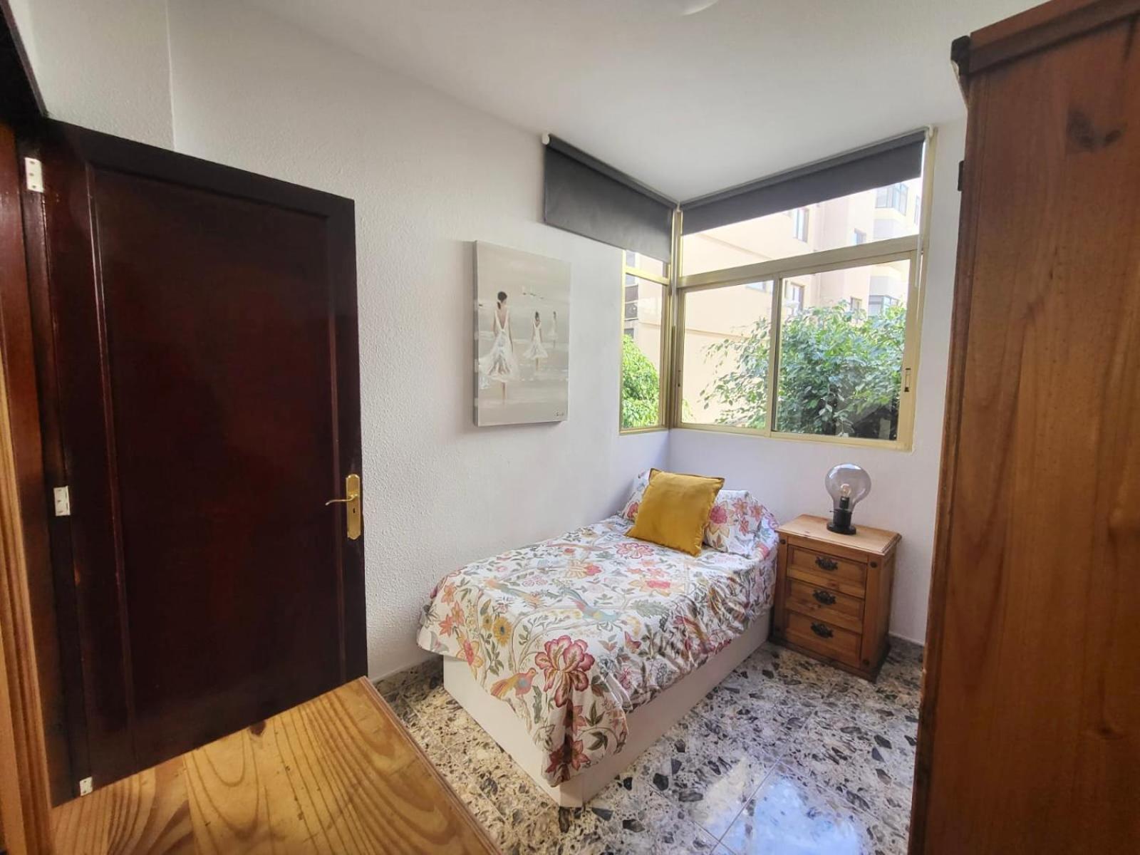 Affordable Holiday Accommodation For Large Families And Groups At Las Canteras Beach With 3 Bedrooms And Free Parking ラスパルマス・デ・グランカナリア エクステリア 写真